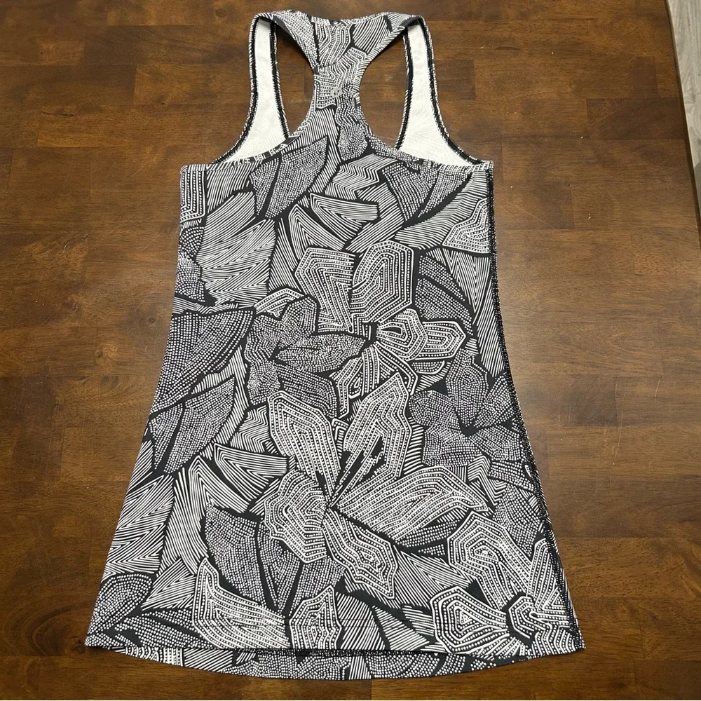 Lululemon Cool Racerback Tank Top Shirt in Dottie Tribe Print White Black Size 4